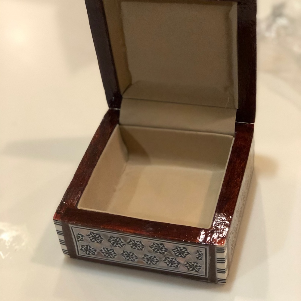 Beautiful jewelry box - Picture 2 of 6